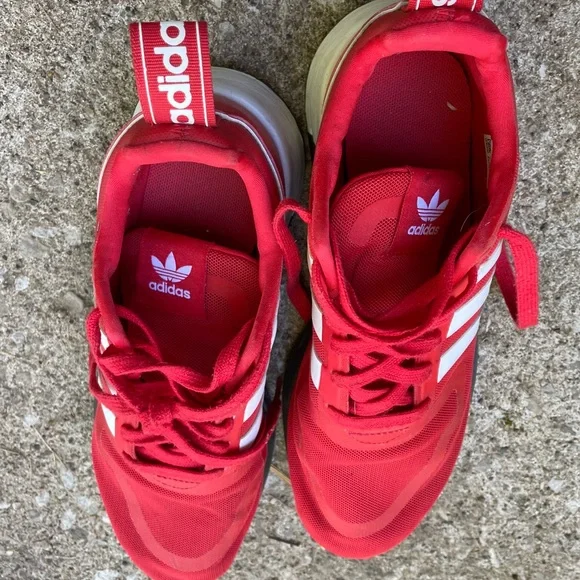 Adidas mens shoes! Wore three times. 1995 Adidas Triple Threat Mid Shoe Mod on display worn by  main image 4